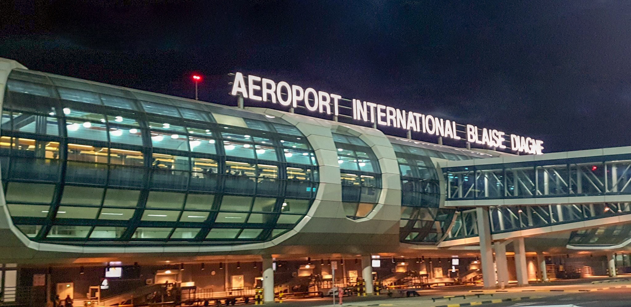Aéroport International Blaise Diagne AIBD de nuit, Dakar